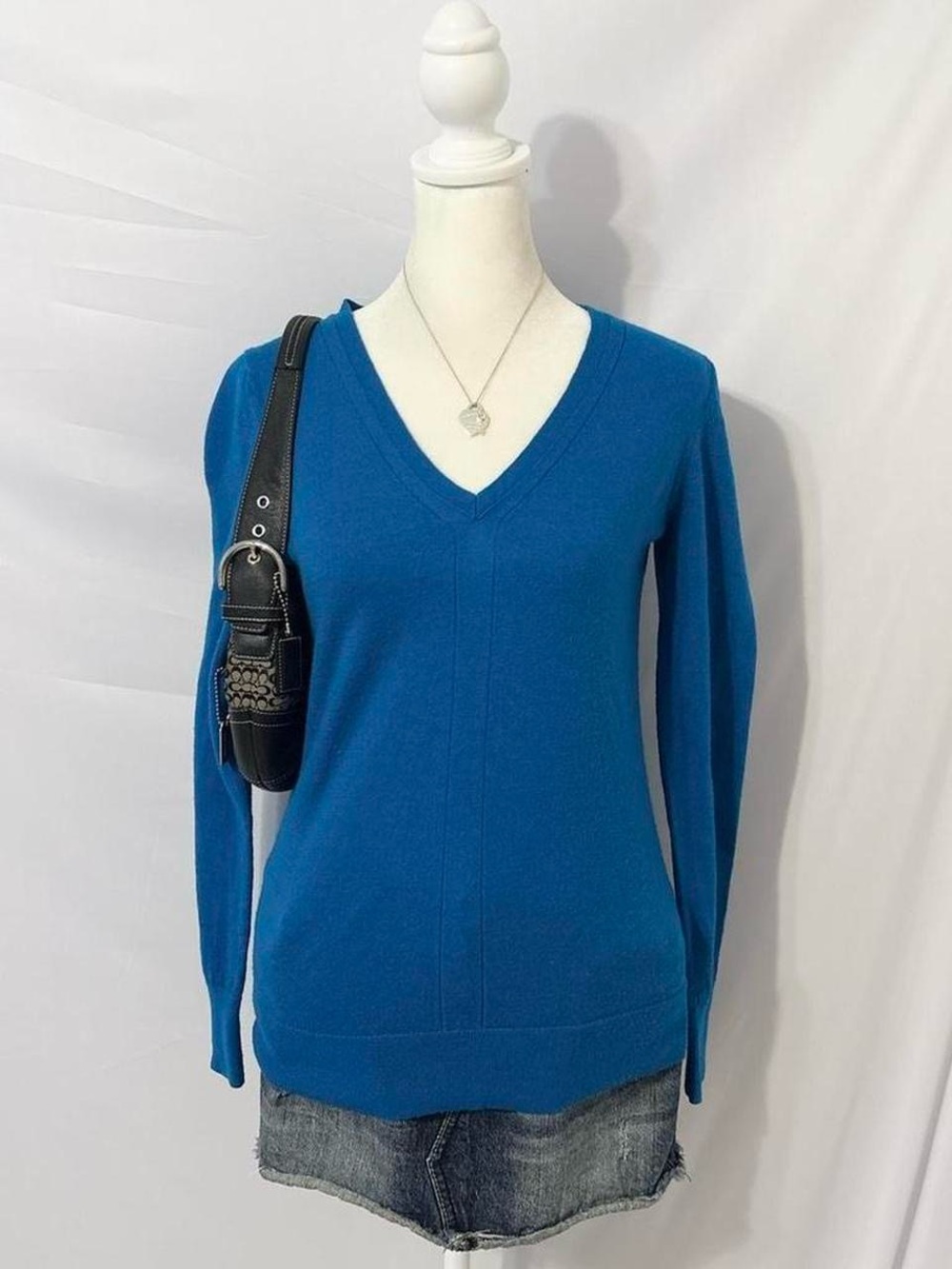 VTG Y2k Preppy Blue Wool V Neck Banana Republic Sweater Top